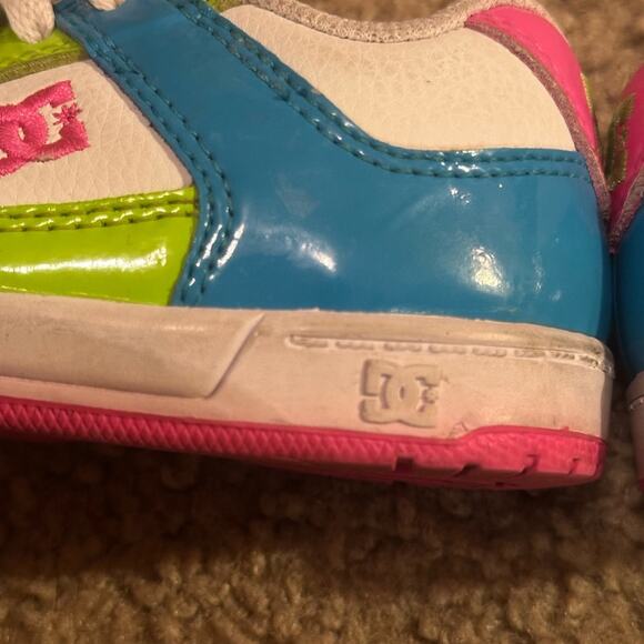 DC ATHLETIC SNEAKERS LACE UP MULTI COLORED PINK WHITE GREEN BLUE LITTLE PERSON - Picture 6 of 10